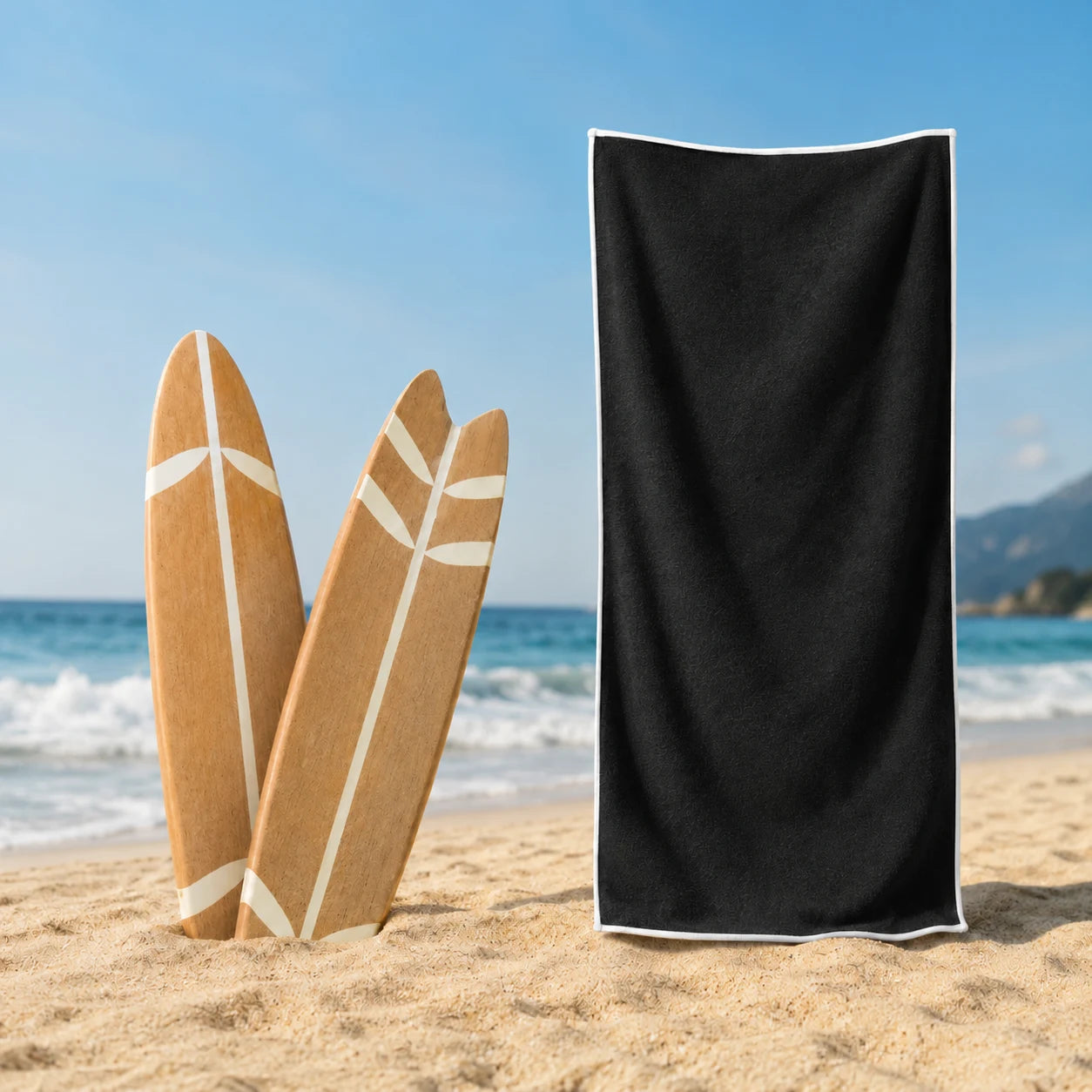 QuickDry™ - Secure magnetic closure and sand-repellent microfiber